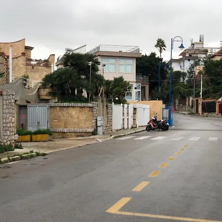 Ashur Apartment